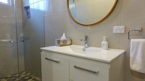 Blue Summit Hideaway - Schoolies Week Accommodation 34