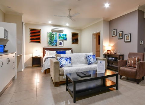 Blue Summit Hideaway - Schoolies Week Accommodation 9
