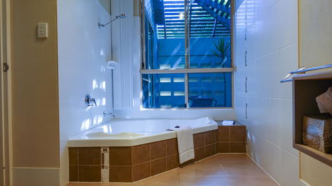 Blue Summit Hideaway - Schoolies Week Accommodation 27