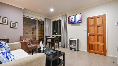 Blue Summit Hideaway - Schoolies Week Accommodation 18