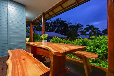 Blue Summit Hideaway - Schoolies Week Accommodation 8