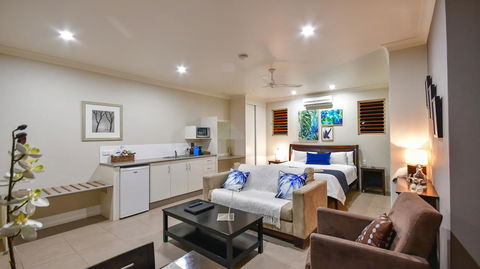 Blue Summit Hideaway - Schoolies Week Accommodation 15