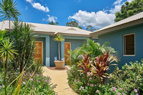 Blue Summit Hideaway - Schoolies Week Accommodation 0