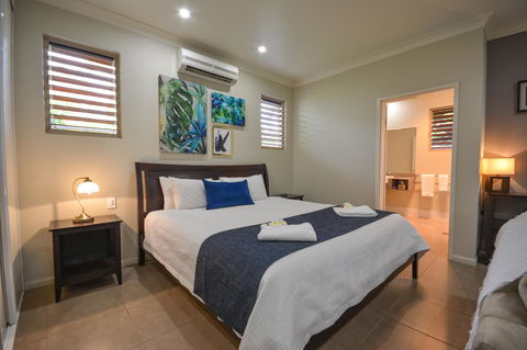 Blue Summit Hideaway - Schoolies Week Accommodation 24