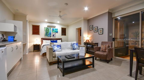 Blue Summit Hideaway - Schoolies Week Accommodation 19