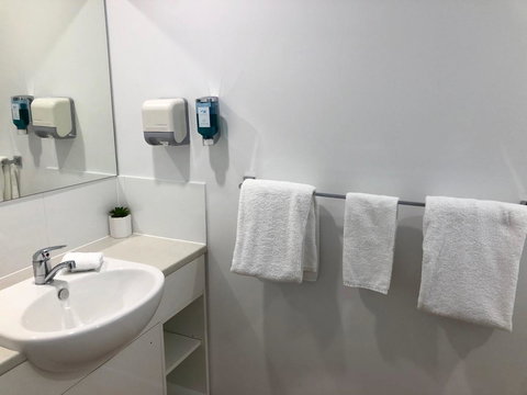 Anchor Motel Noosa - Schoolies Week Accommodation 24