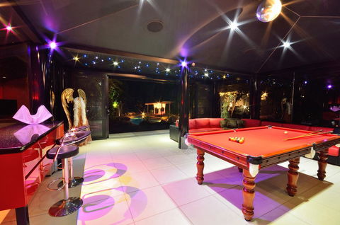 Misty Mountains Rainforest Retreat - Schoolies Week Accommodation 6