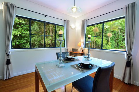 Misty Mountains Rainforest Retreat - Schoolies Week Accommodation 11