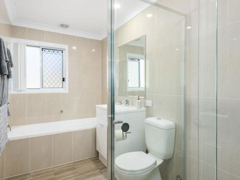 Briz Stays - Whites Road - Schoolies Week Accommodation 2