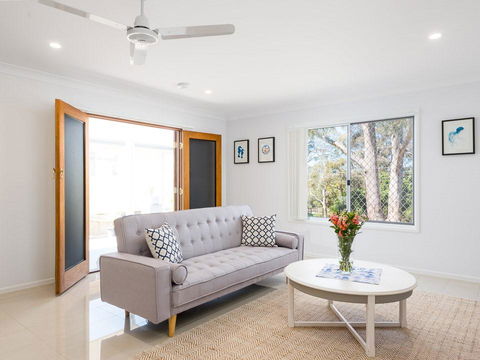 Briz Stays - Whites Road - Schoolies Week Accommodation 4