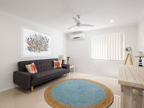 Briz Stays - Whites Road - Schoolies Week Accommodation 3