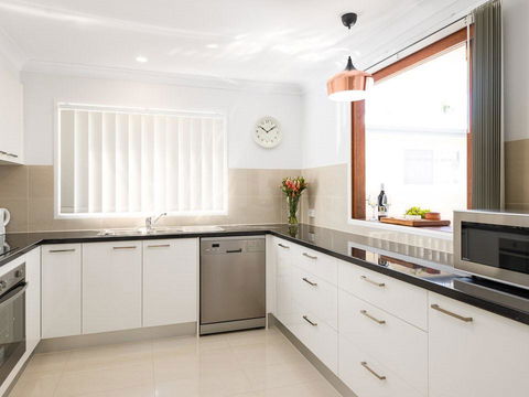 Briz Stays - Whites Road - Schoolies Week Accommodation 8