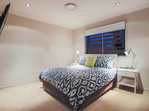 Hamilton Executive - Schoolies Week Accommodation 9