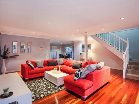 Hamilton Executive - Schoolies Week Accommodation 1