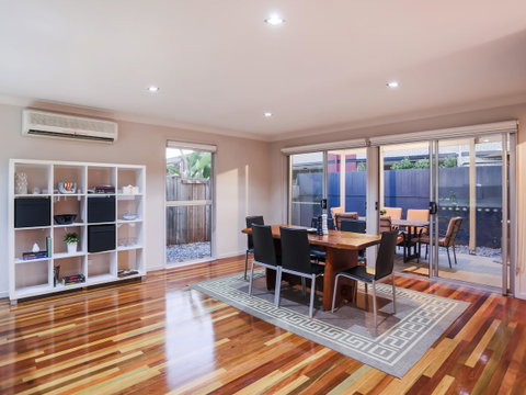 Hamilton Executive - Schoolies Week Accommodation 2