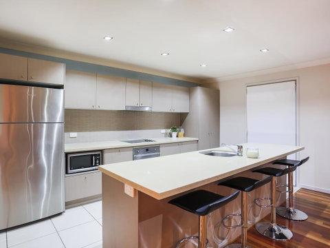 Hamilton Executive - Schoolies Week Accommodation 4