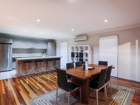 Hamilton Executive - Schoolies Week Accommodation 3