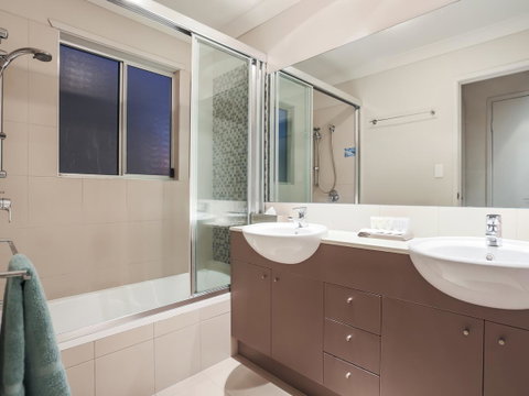 Hamilton Executive - Schoolies Week Accommodation 10