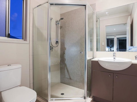 Hamilton Executive - Schoolies Week Accommodation 8
