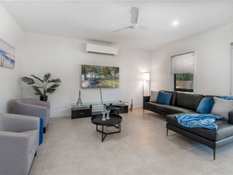 Waves - Tropicana - Clifton Bea - Schoolies Week Accommodation 3