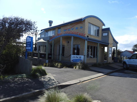 Waves Luxury Suites - Schoolies Week Accommodation 2