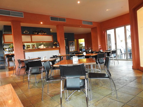 Waves Luxury Suites - Schoolies Week Accommodation 0