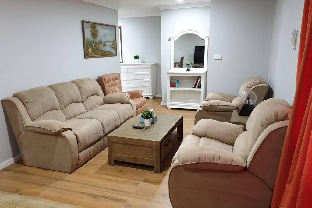 Erskine Park NSW Schoolies Week Accommodation