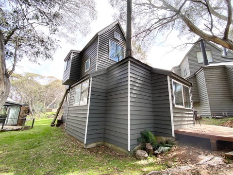 Westons - Schoolies Week Accommodation 2