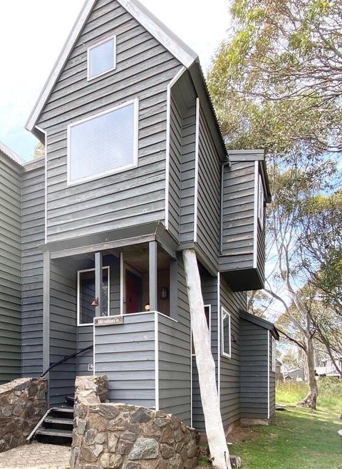 Westons - Schoolies Week Accommodation 3