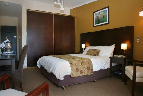 Whale Inn & Restaurant - Schoolies Week Accommodation 2
