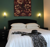 Whale Inn  Restaurant - Schoolies Week Accommodation