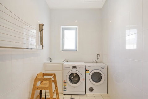 Wharf Apartment Unit 15 - Schoolies Week Accommodation 3