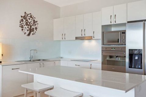 Wharf Apartment Unit 15 - Schoolies Week Accommodation 1