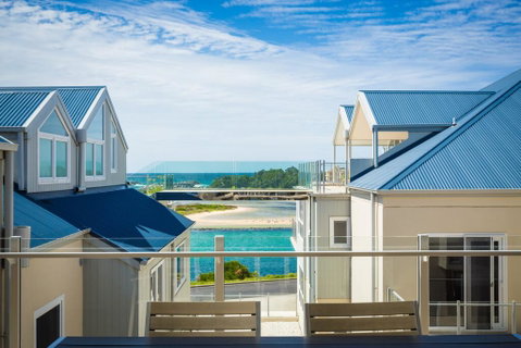 Wharf Apartment Unit 15 - Schoolies Week Accommodation 0