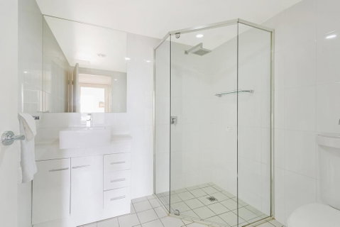 Wharf Apartment Unit 5 - Schoolies Week Accommodation 3