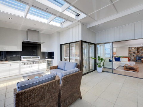Whispering Sands', 10 Sandy Point Road - Luxury Waterfront Home With Aircon, WIFI & Foxtel - Schoolies Week Accommodation 0