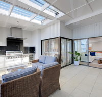 Whispering Sands' 10 Sandy Point Road - Luxury waterfront home with aircon WIFI  Foxtel - Schoolies Week Accommodation