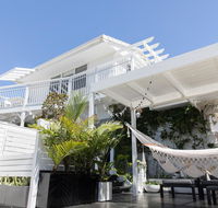 White Beach Cottage - Schoolies Week Accommodation