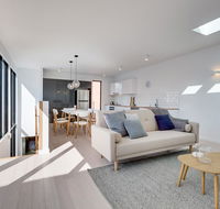 White Room Apartments - Schoolies Week Accommodation