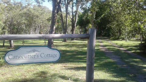 Whitsunday Cane Cutters Cottage - Schoolies Week Accommodation 1