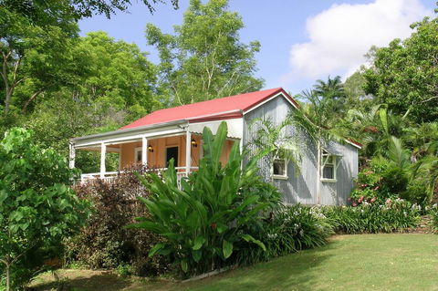 Whitsunday Cane Cutters Cottage - Schoolies Week Accommodation 0