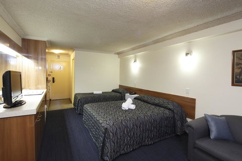 Windsor Lodge - Schoolies Week Accommodation 1