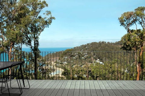 WYE UP - Through The Treetops. Out To The Sea. - Schoolies Week Accommodation 0
