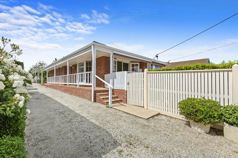 YIN-YANG - MOUNT ELIZA - Schoolies Week Accommodation 3