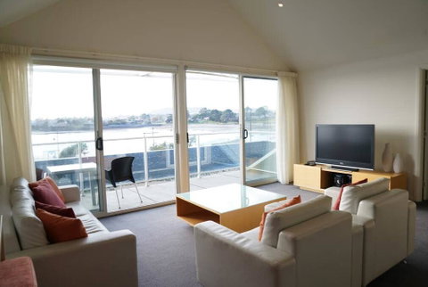 York Cove Holiday Hotel - Schoolies Week Accommodation 2