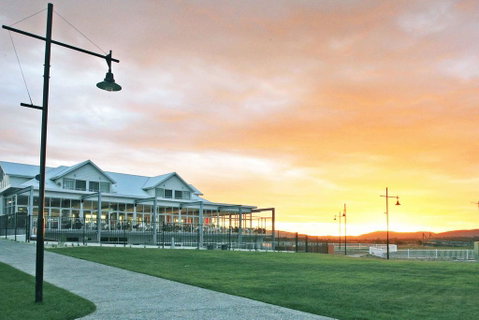 York Cove Holiday Hotel - Schoolies Week Accommodation 0