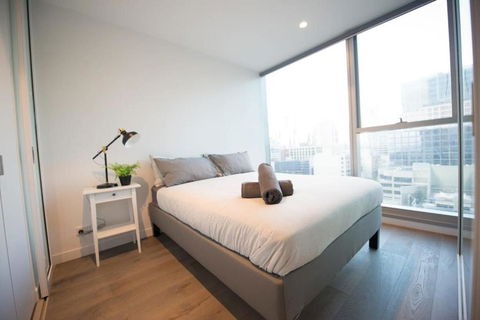 A Chic 2BR CBD Apartment Near Southern Cross - Schoolies Week Accommodation 4