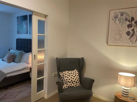 A City Oasis - Full Apartment With Balcony - Schoolies Week Accommodation 2