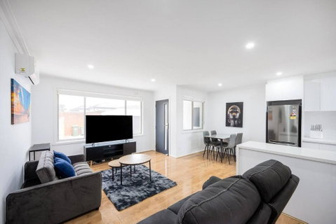 A Private Hideaway With Large Backyard And CarParks - Schoolies Week Accommodation 0