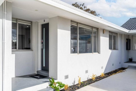 A Private Hideaway With Large Backyard And CarParks - Schoolies Week Accommodation 2